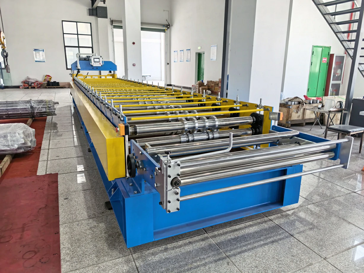 Metal roof machine